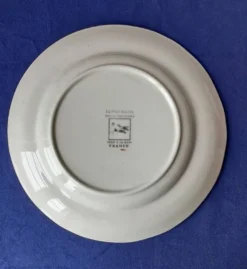 Assiette festonnée Longchamp, décor de libellules et fleurs