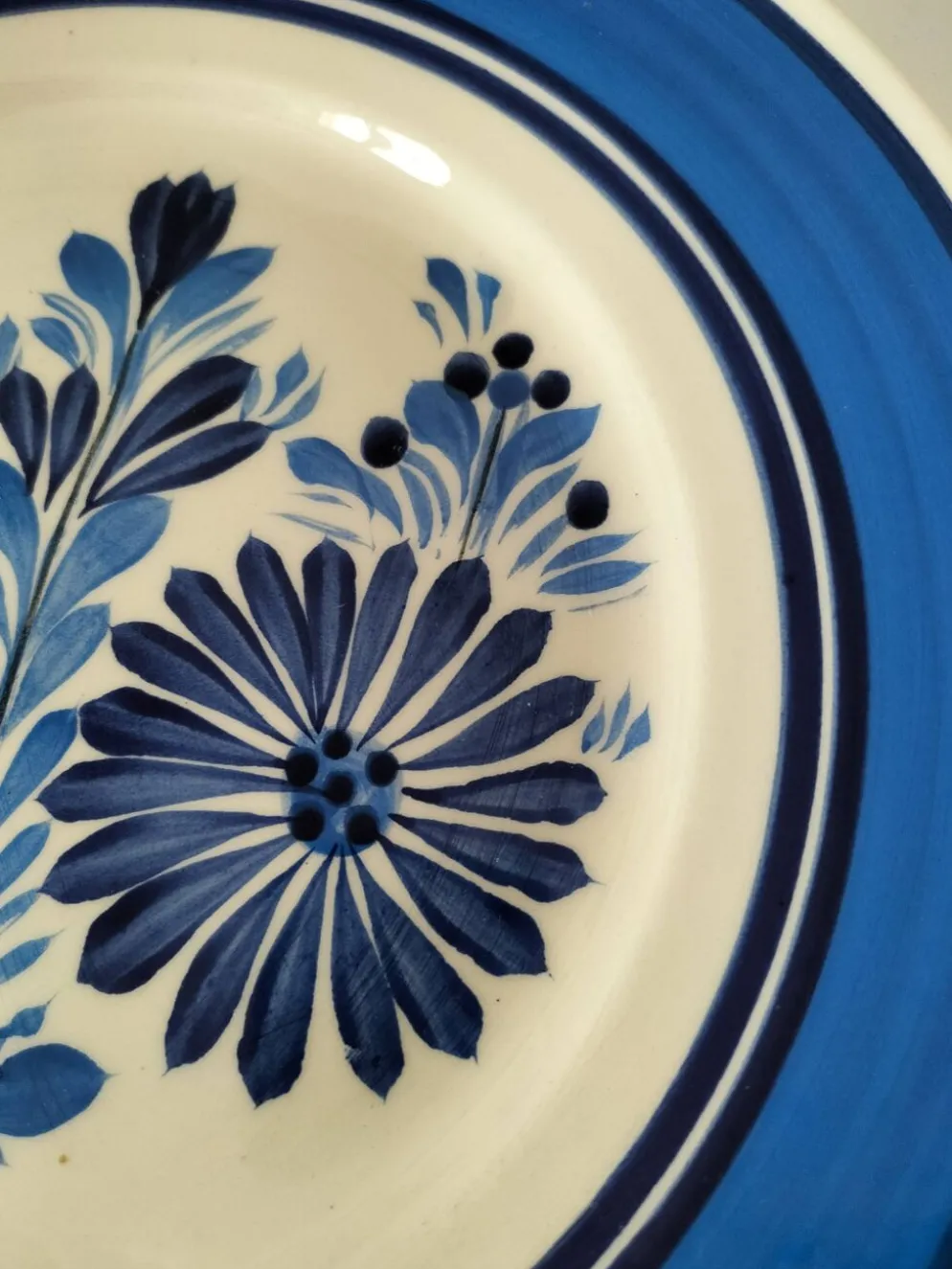 Assiette HB Quimper décor floral années 60-70
