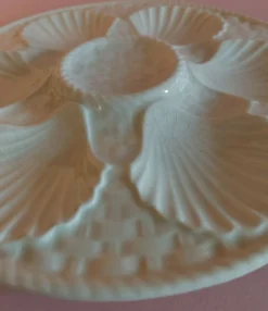 Assiette à huîtres en faïence blanche de Longchamp