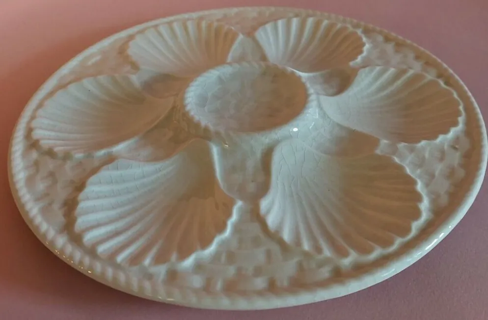 Assiette à huîtres en faïence blanche de Longchamp