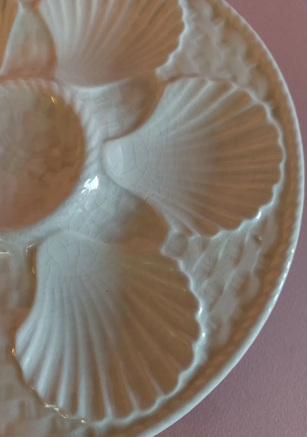 Assiette à huîtres en faïence blanche de Longchamp