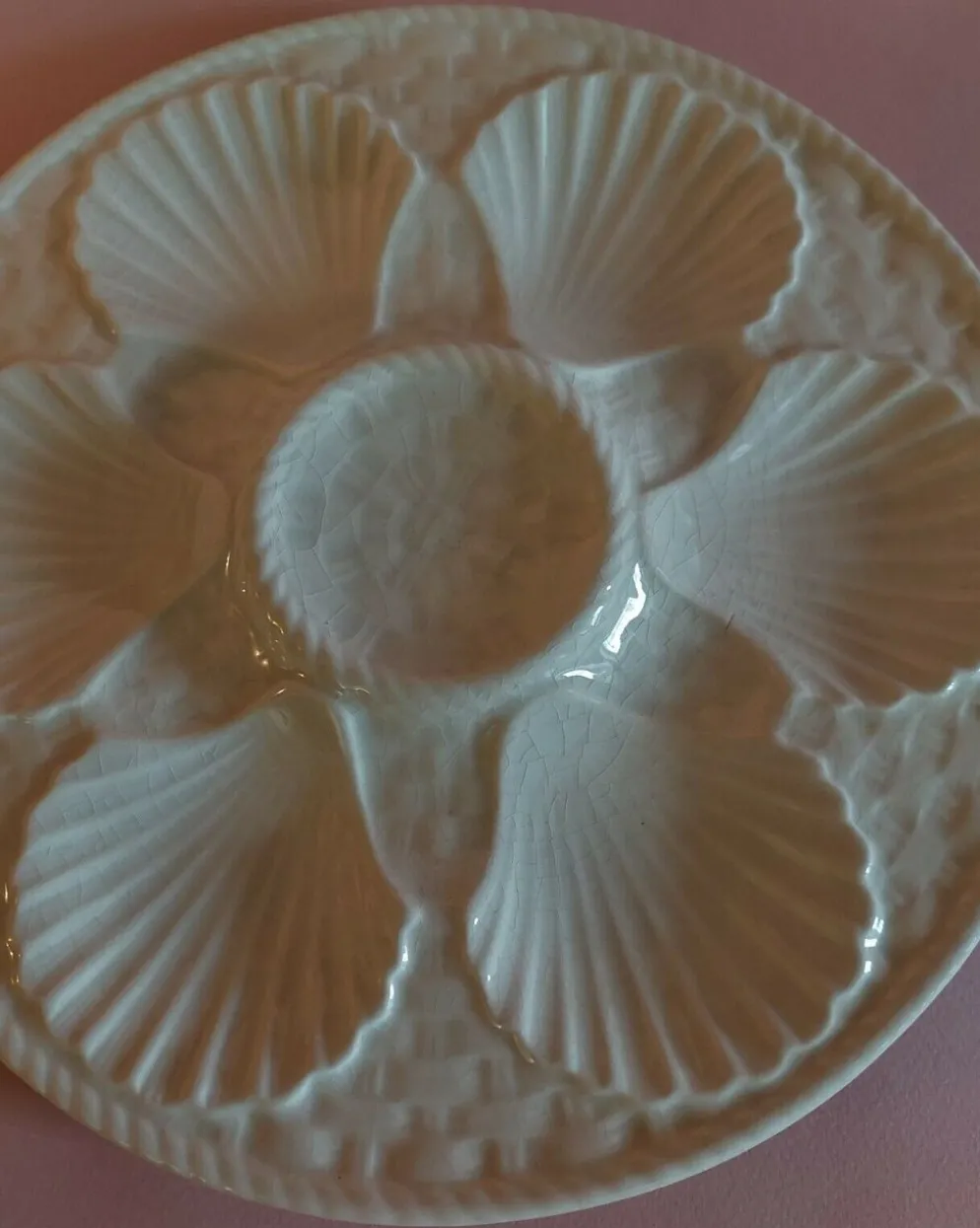 Assiette à huîtres en faïence blanche de Longchamp