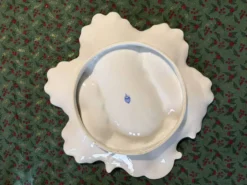 Assiette à huîtres en porcelaine de Limoges BH, décor botanique art nouveau
