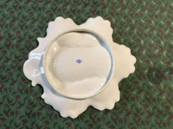 Assiette à huîtres en porcelaine de Limoges BH, décor botanique art nouveau