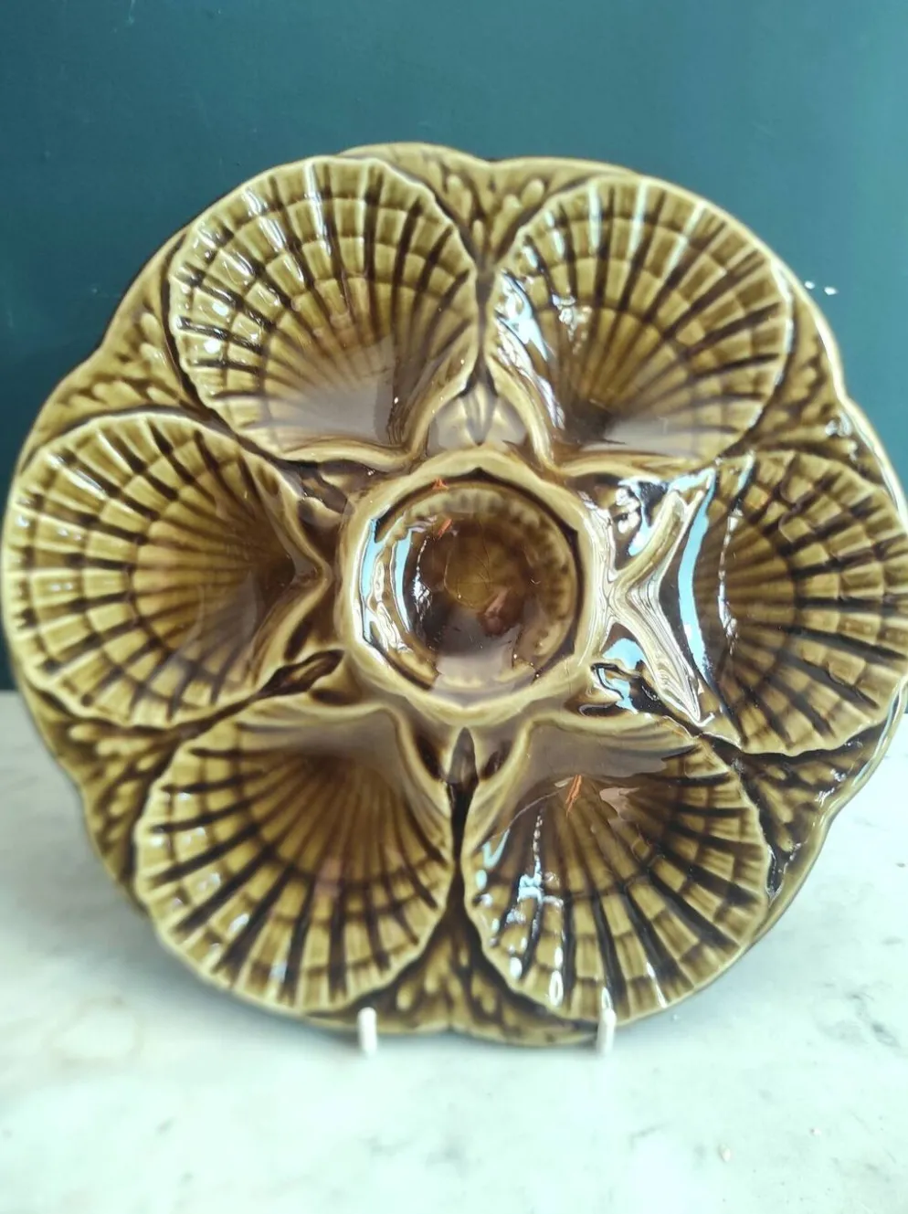 Assiette à huîtres vintage en majolique française de Sarreguemines