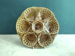 Assiette à huîtres vintage en majolique française de Sarreguemines