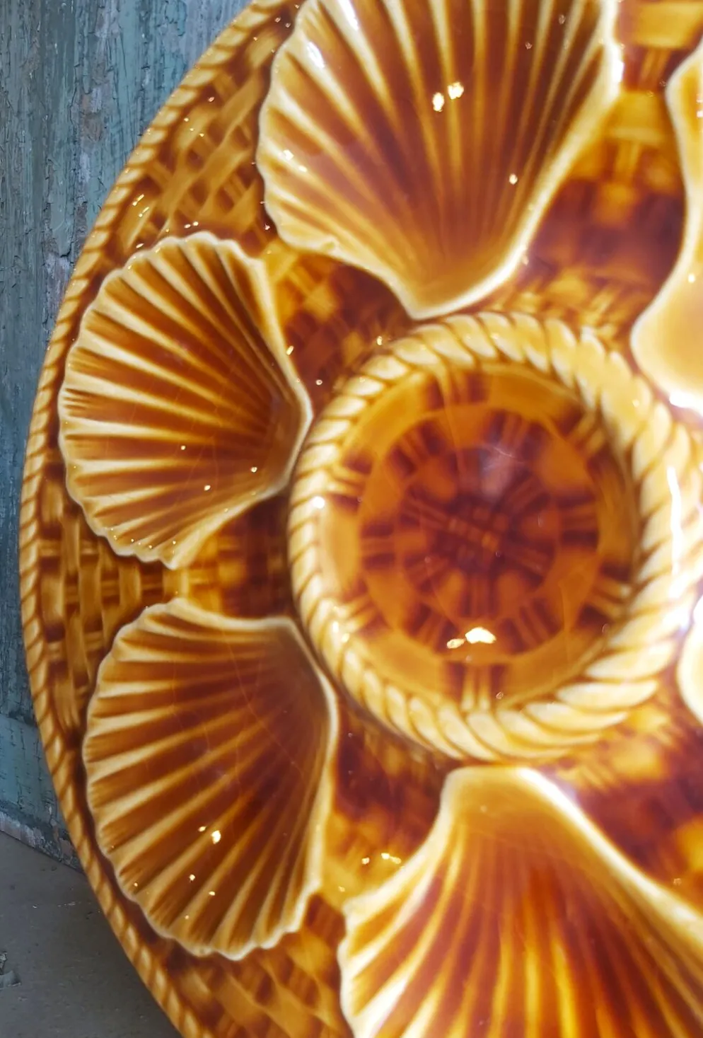 Assiette à huîtres vintage française en majolique de Longchamp