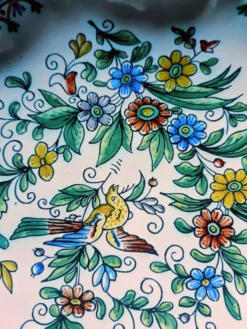Assiette lobée en faïence de Nevers Antoine Montagnon