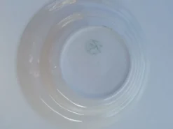 Assiette modèle nappe