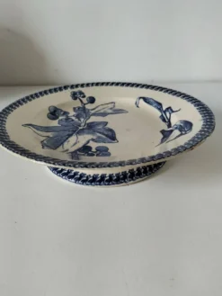 assiette piédouche E. Bourgeois Grand Dépôt décor bleu végétal
