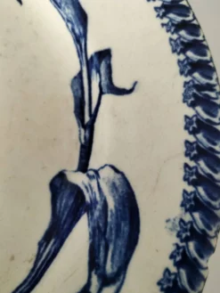 assiette piédouche E. Bourgeois Grand Dépôt décor bleu végétal
