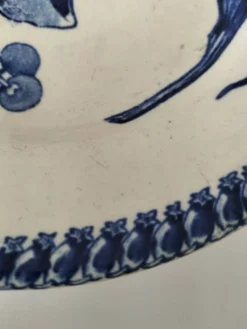 assiette piédouche E. Bourgeois Grand Dépôt décor bleu végétal