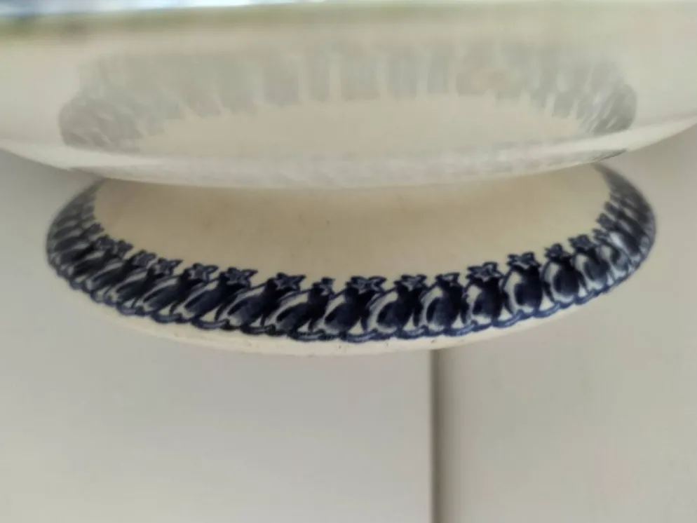assiette piédouche E. Bourgeois Grand Dépôt décor bleu végétal