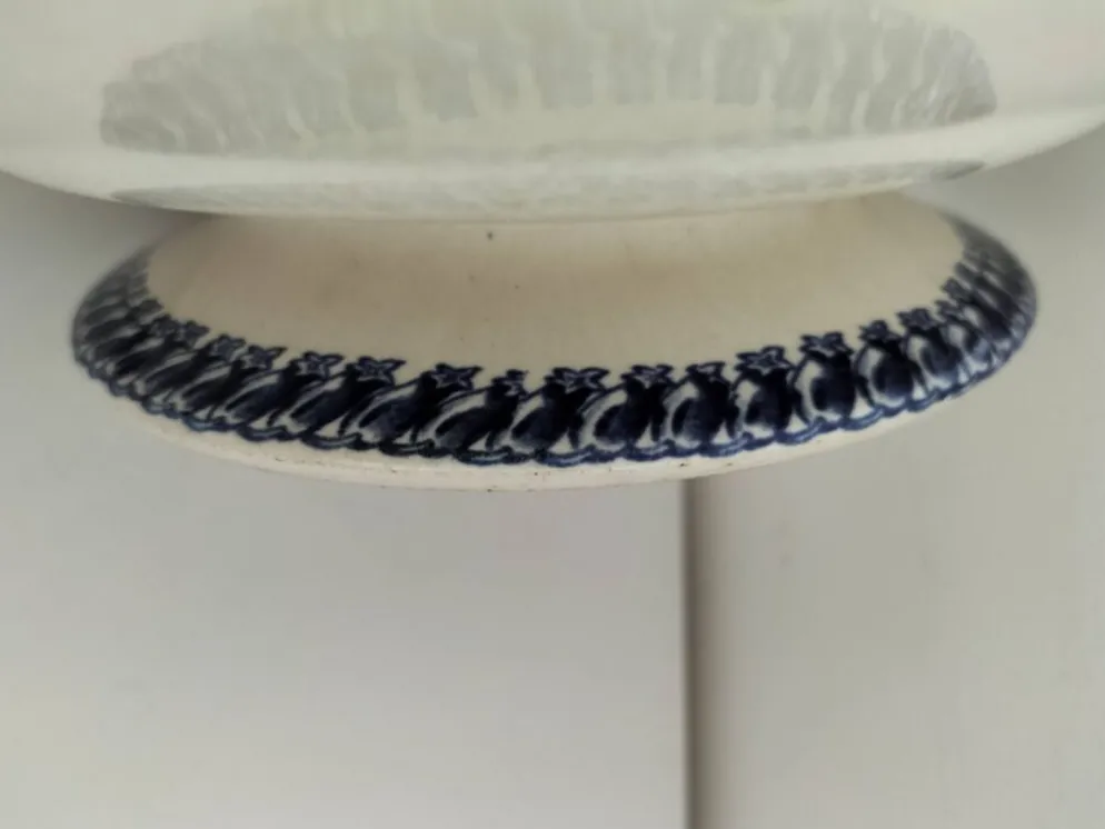 assiette piédouche E. Bourgeois Grand Dépôt décor bleu végétal