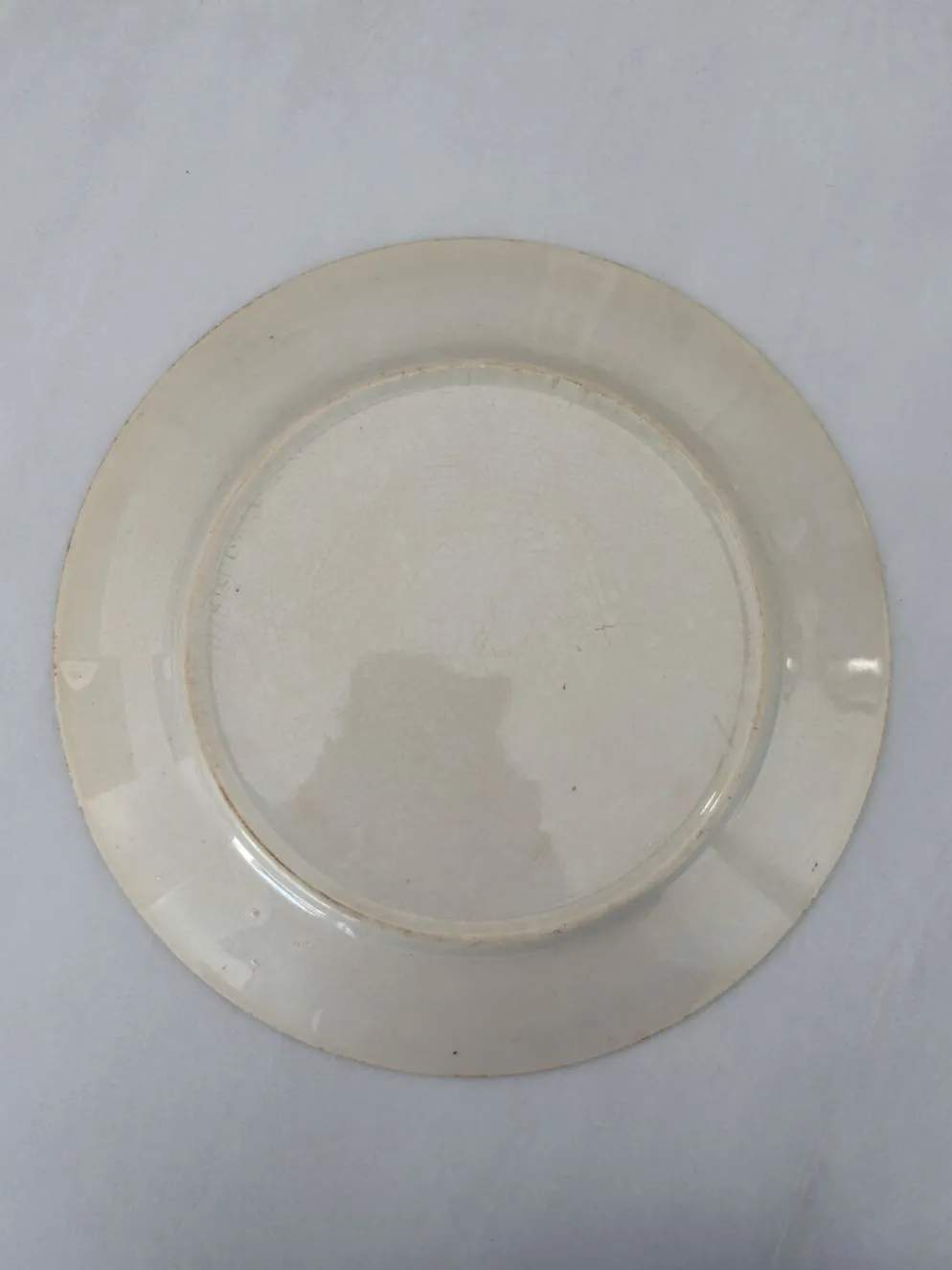 Assiette plate ancienne terre de fer rose Onnaing | Faïence française