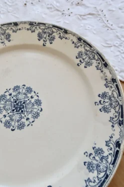 Assiette plate ancienne terre de fer Sarreguemines U&C modèle Mignon