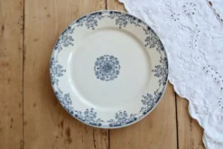 Assiette plate ancienne terre de fer Sarreguemines U&C modèle Mignon
