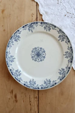 Assiette plate ancienne terre de fer Sarreguemines U&C modèle Mignon