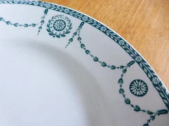 1 assiette plate de K&G Luneville modèle Bonarparte 221237