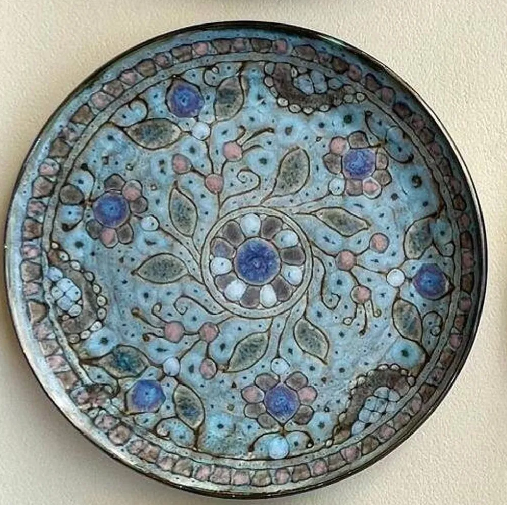 Assiette plate en céramique émaillée, Danuta Le Hénaf