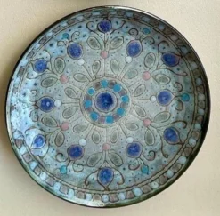 Assiette plate en céramique émaillée, Danuta Le Hénaff