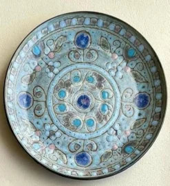 Assiette plate en céramique émaillée, Danuta Le Hénaff