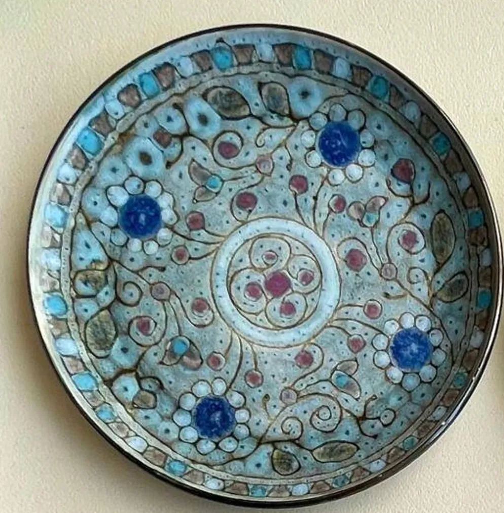Assiette plate en céramique émaillée, Danuta Le Hénaff