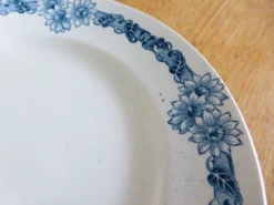 Assiette plate, Longchamp en terre de fer, modèle Denise 221253