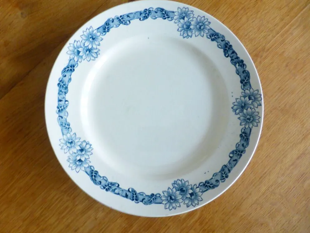 Assiette plate, Longchamp en terre de fer, modèle Denise 221253