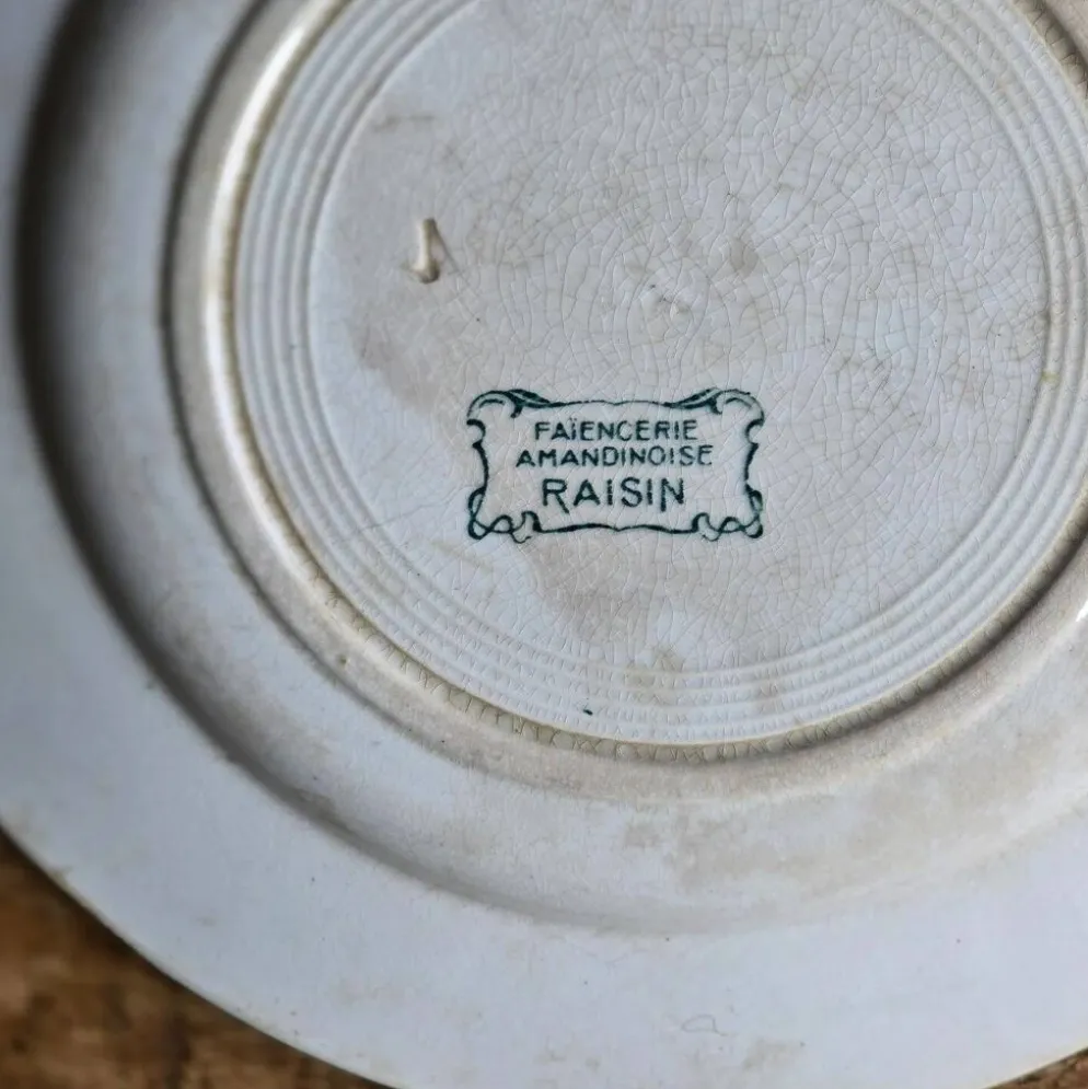 Assiette plate modèle Raisin