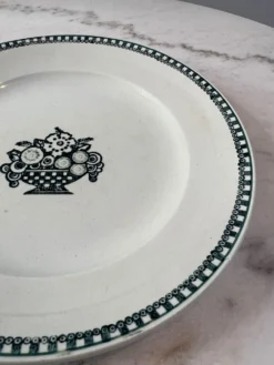 Assiette plate Saint Amand décor corbeille fleurie 23cm