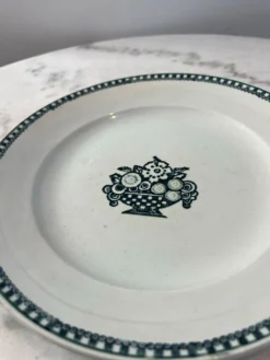 Assiette plate Saint Amand décor corbeille fleurie 23cm