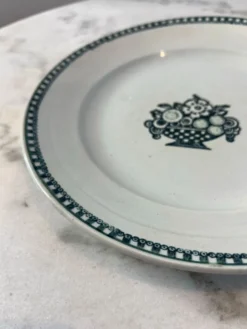 Assiette plate Saint Amand décor corbeille fleurie 23cm