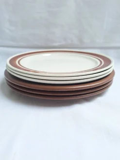 Assiette plates à fleurs marron années 1970