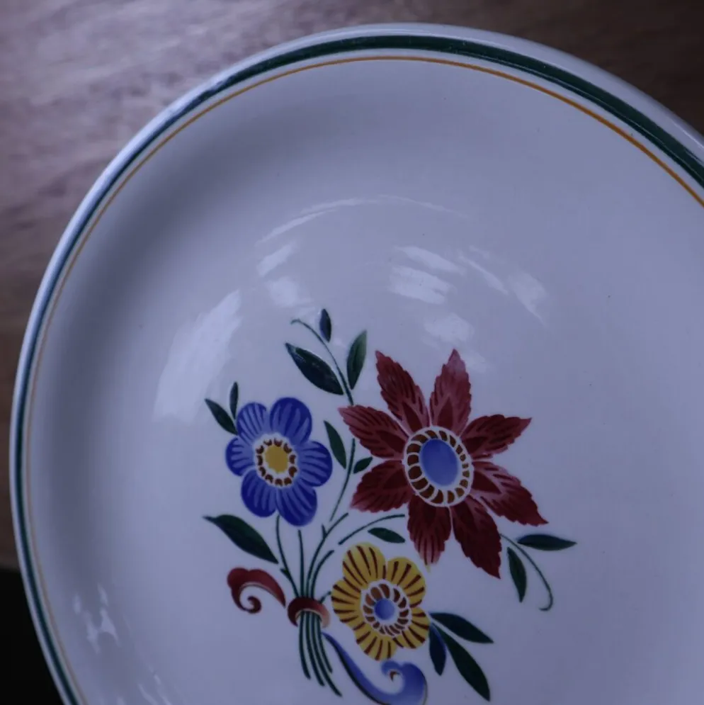Assiette plate sur pied Sarreguemines "Dole"