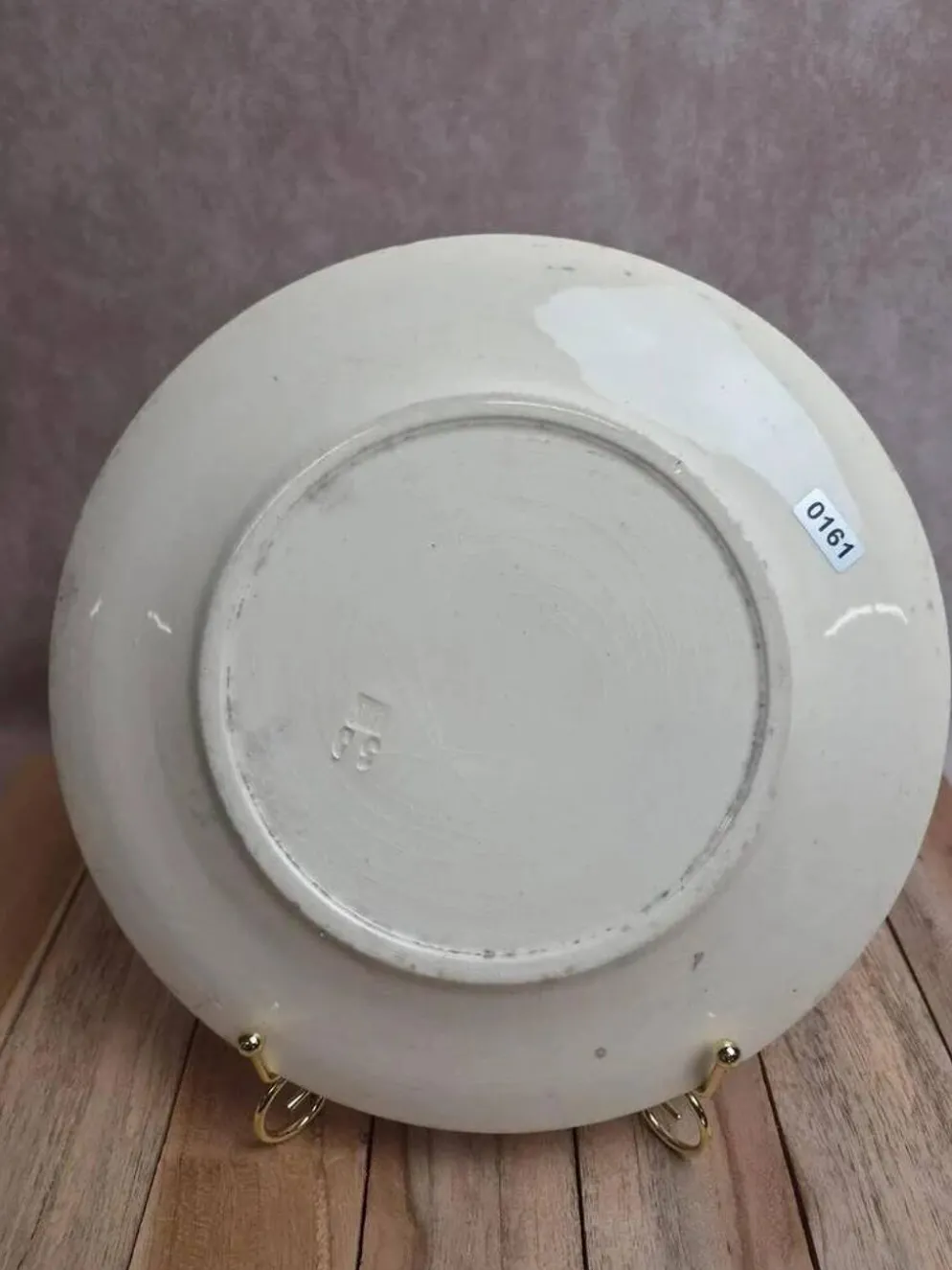 Assiette plate terre de fer H. Boulenger Choisy-le-roi modèle Paris – roses bordeaux