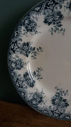 Assiette plate terre de fer Saint-Amand et Hamage décor Printanier