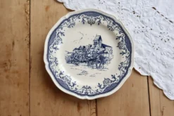 Assiette plate vintage faïence de Gien – Décor bleu romantique