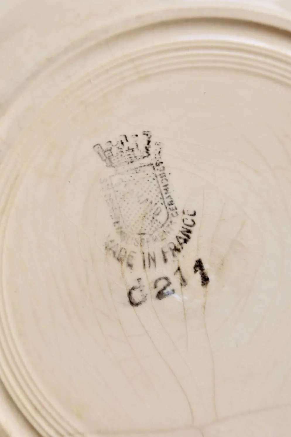 Assiette plate vintage terre de fer Saint-Amand modèle 211