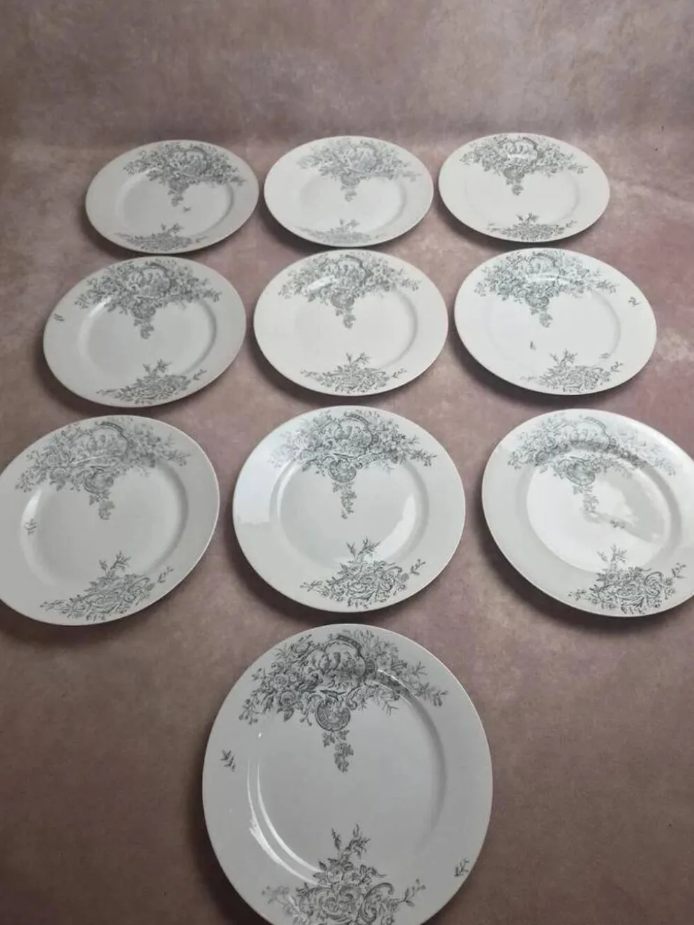 10 assiettes anciennes en porcelaine – Aux Lions de Faïence Paris – Xixe