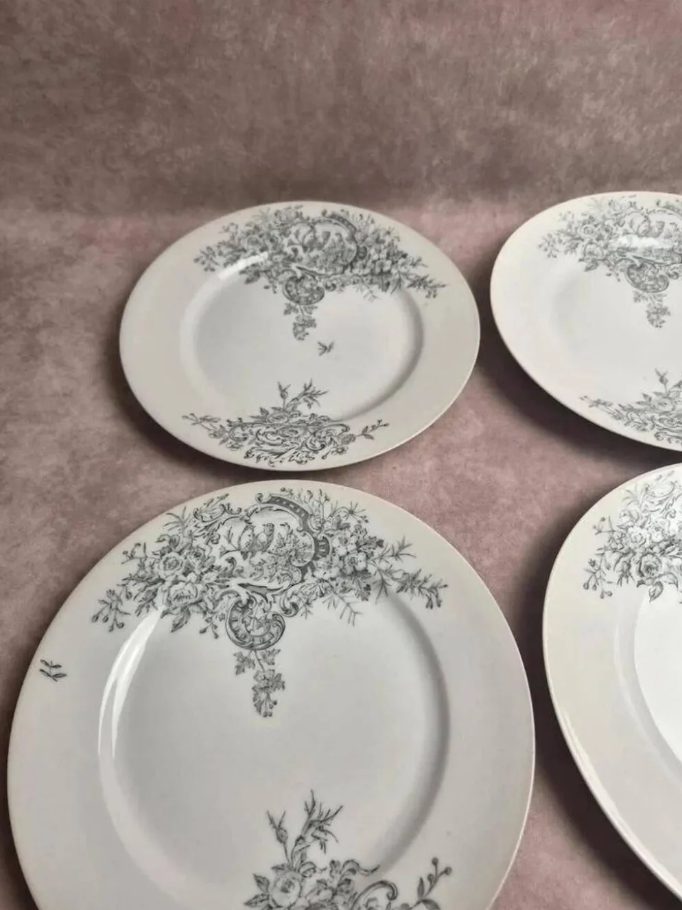 10 assiettes anciennes en porcelaine – Aux Lions de Faïence Paris – Xixe