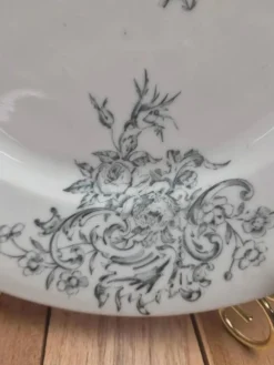 10 assiettes anciennes en porcelaine – Aux Lions de Faïence Paris – Xixe