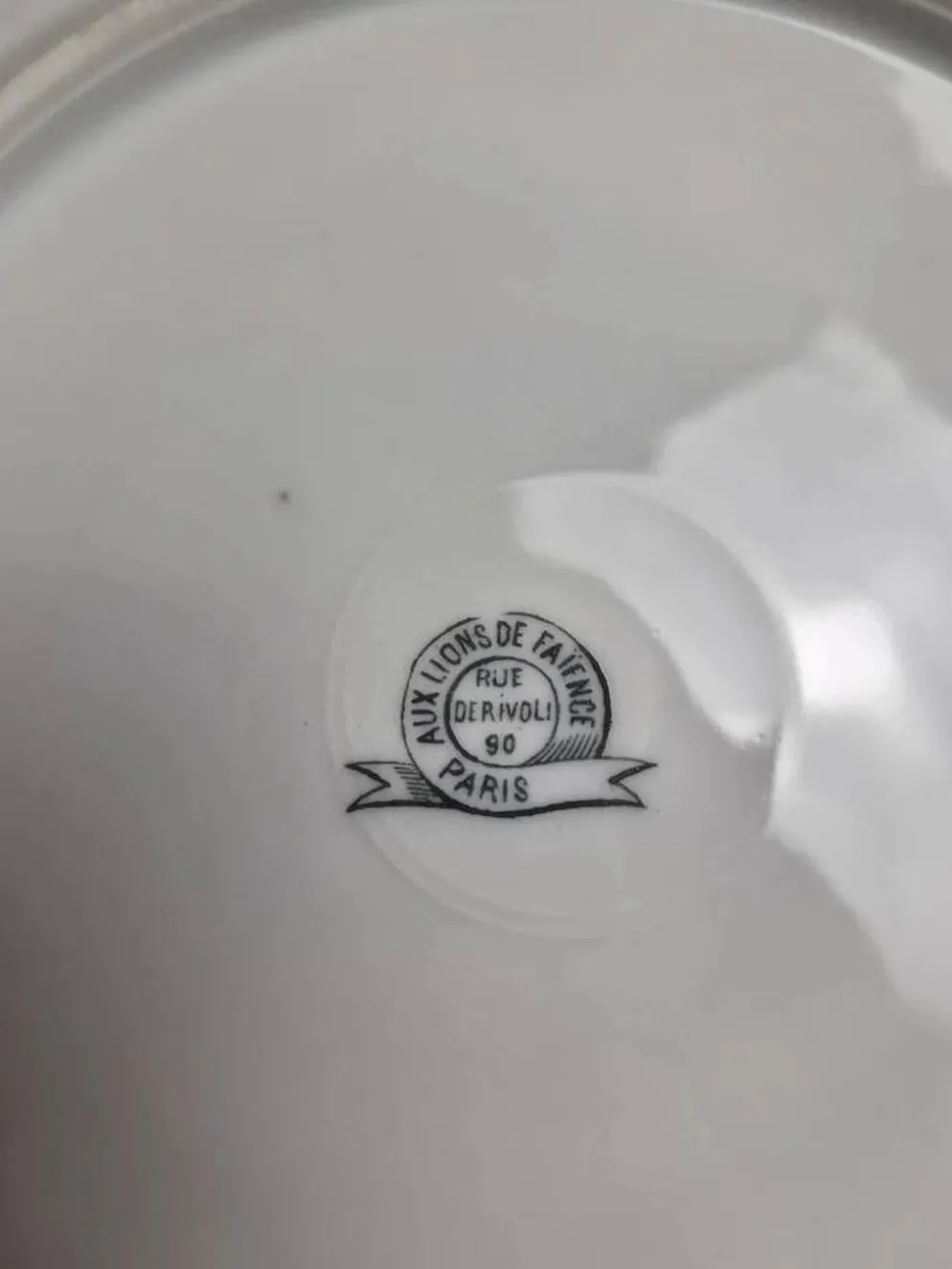 10 assiettes anciennes en porcelaine – Aux Lions de Faïence Paris – Xixe