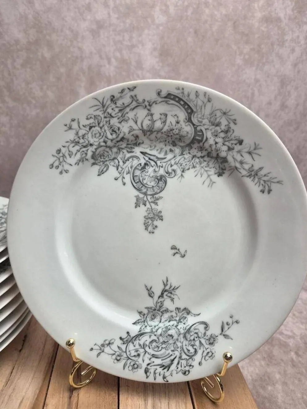 10 assiettes anciennes en porcelaine – Aux Lions de Faïence Paris – Xixe