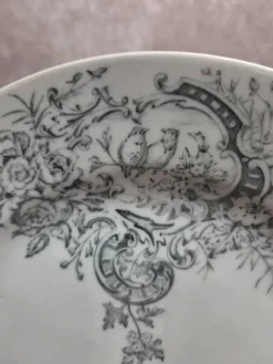 10 assiettes anciennes en porcelaine – Aux Lions de Faïence Paris – Xixe