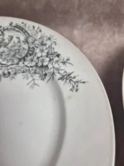 10 assiettes anciennes en porcelaine – Aux Lions de Faïence Paris – Xixe