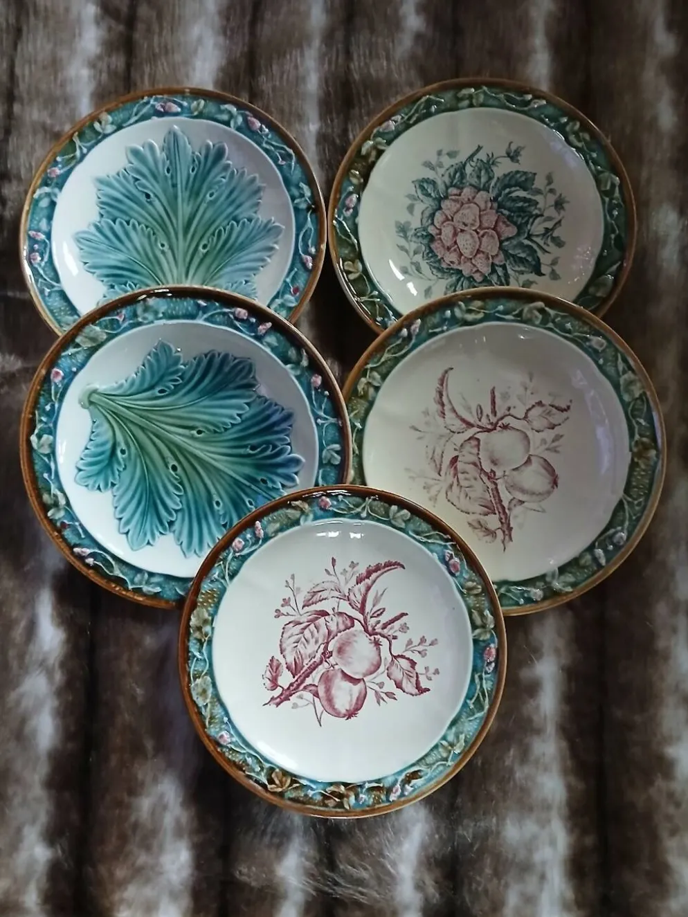 5 assiettes anciennes majolique Longchamp