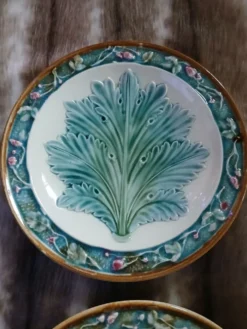 5 assiettes anciennes majolique Longchamp