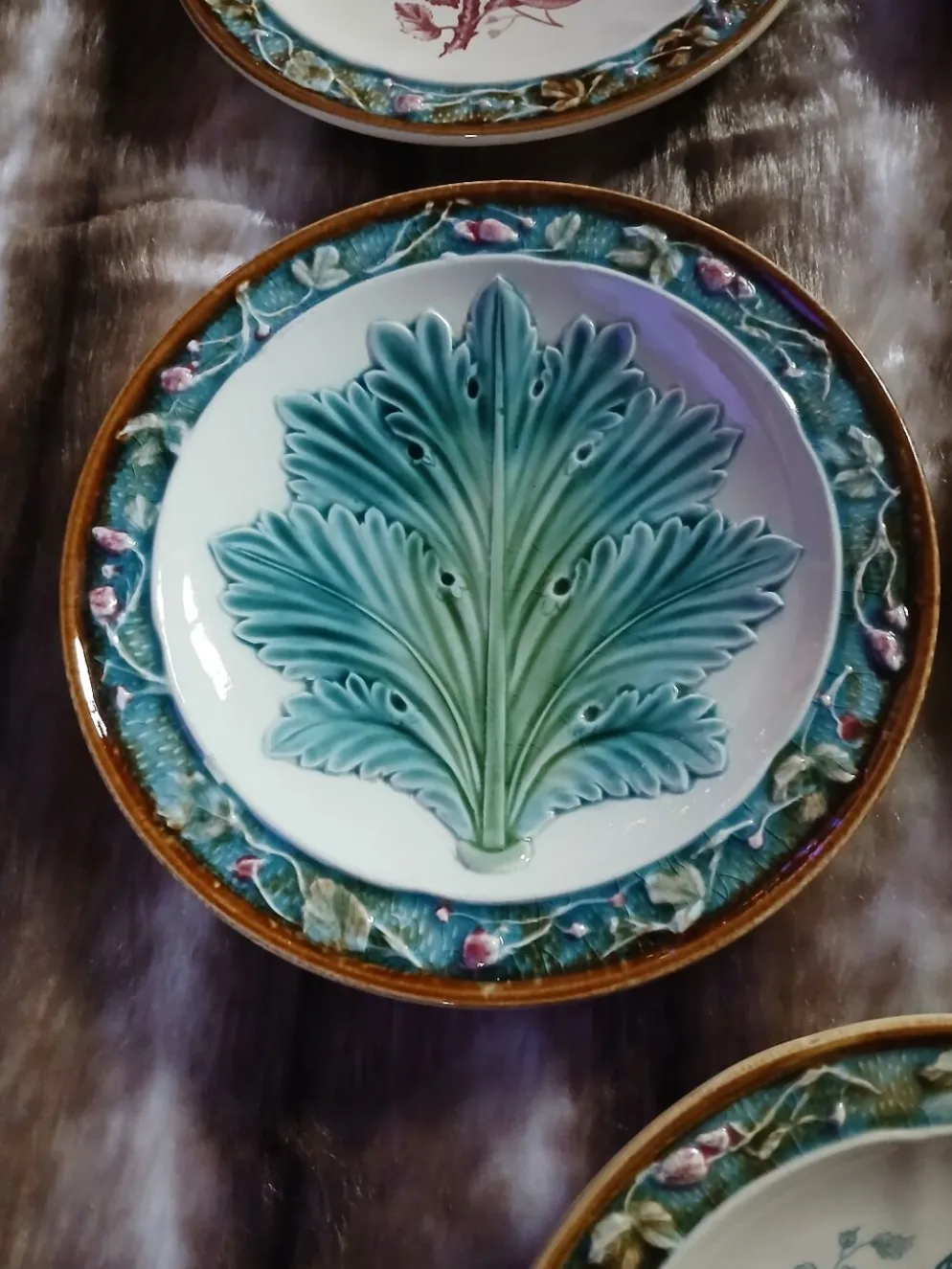 5 assiettes anciennes majolique Longchamp