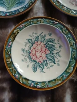 5 assiettes anciennes majolique Longchamp